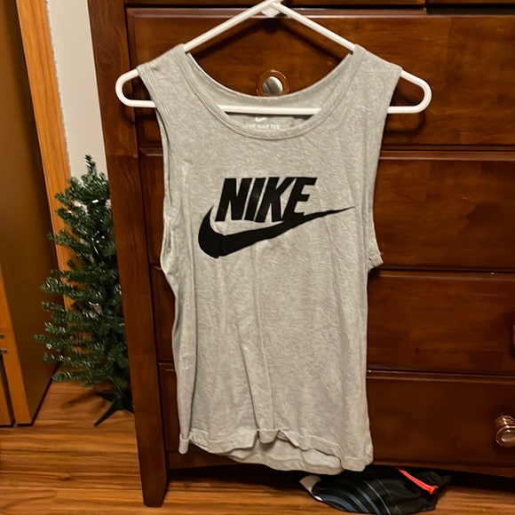 Nike tank top - Picture 1 of 3